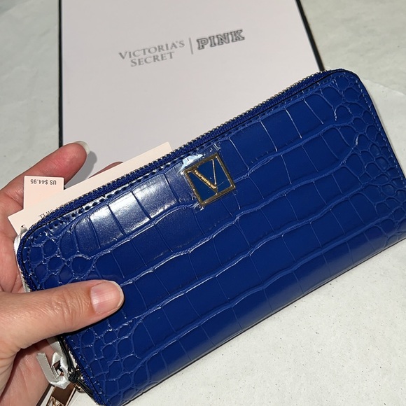 Victoria’s Secret Large Zip Up Wallet - Picture 6 of 9